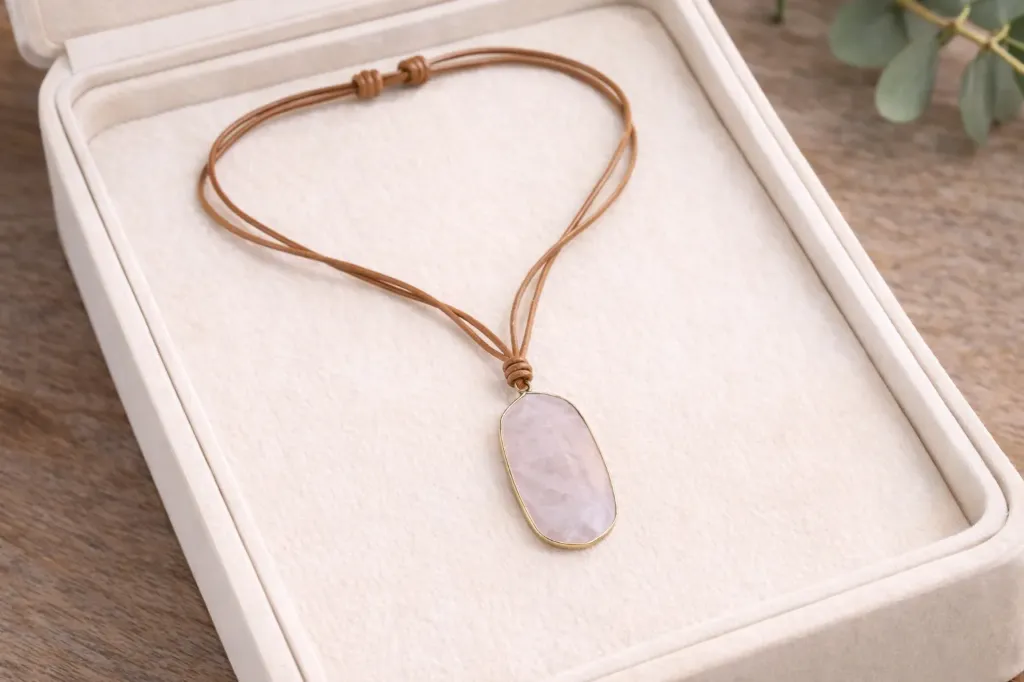 [CO-QU-RO-CUI] Collier en Quartz Rose & Cuir